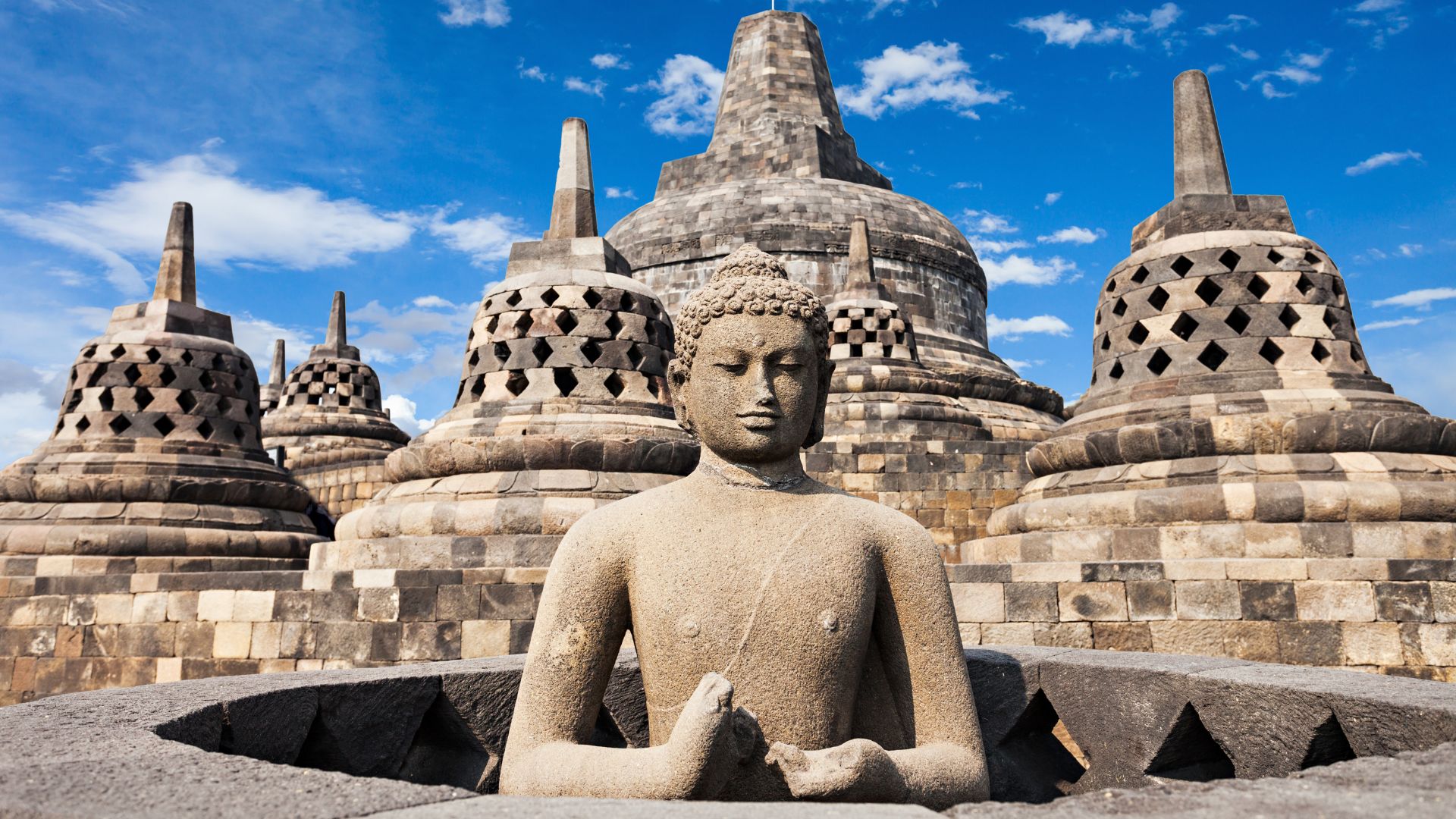 Candi Borobudur Dari Kejayaan hingga Pelestarian